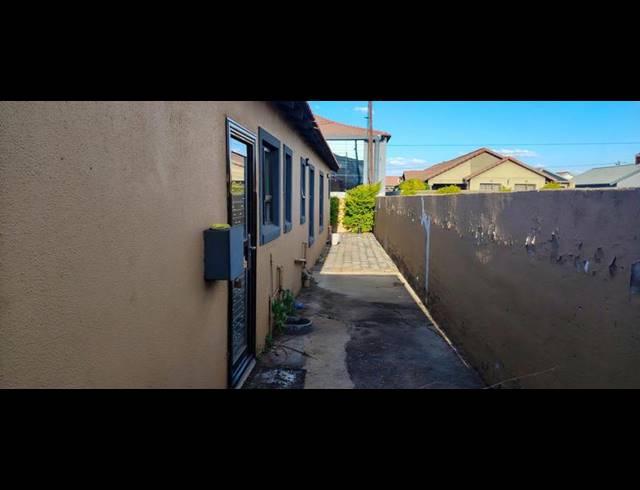 3 BEDROOM HOUSE FOR SALE IN PROTEA GLEN